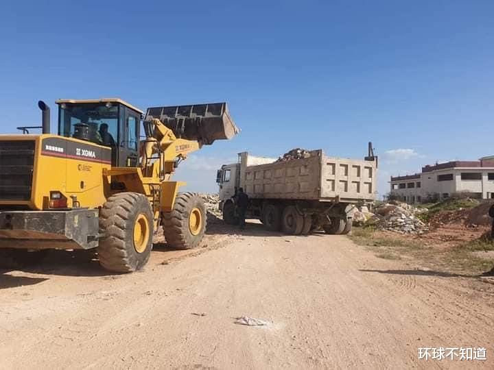 敘利亞重建：阿勒頗藍天白雲惠風和暢，壓路機鋪路，修復發射塔-圖4