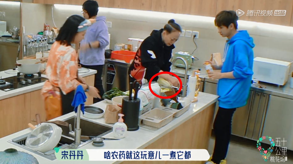 苏芒|苏芒吃便宜鸡蛋，宋丹丹连冻坏的菜都不舍得扔，哪有1天花650元？