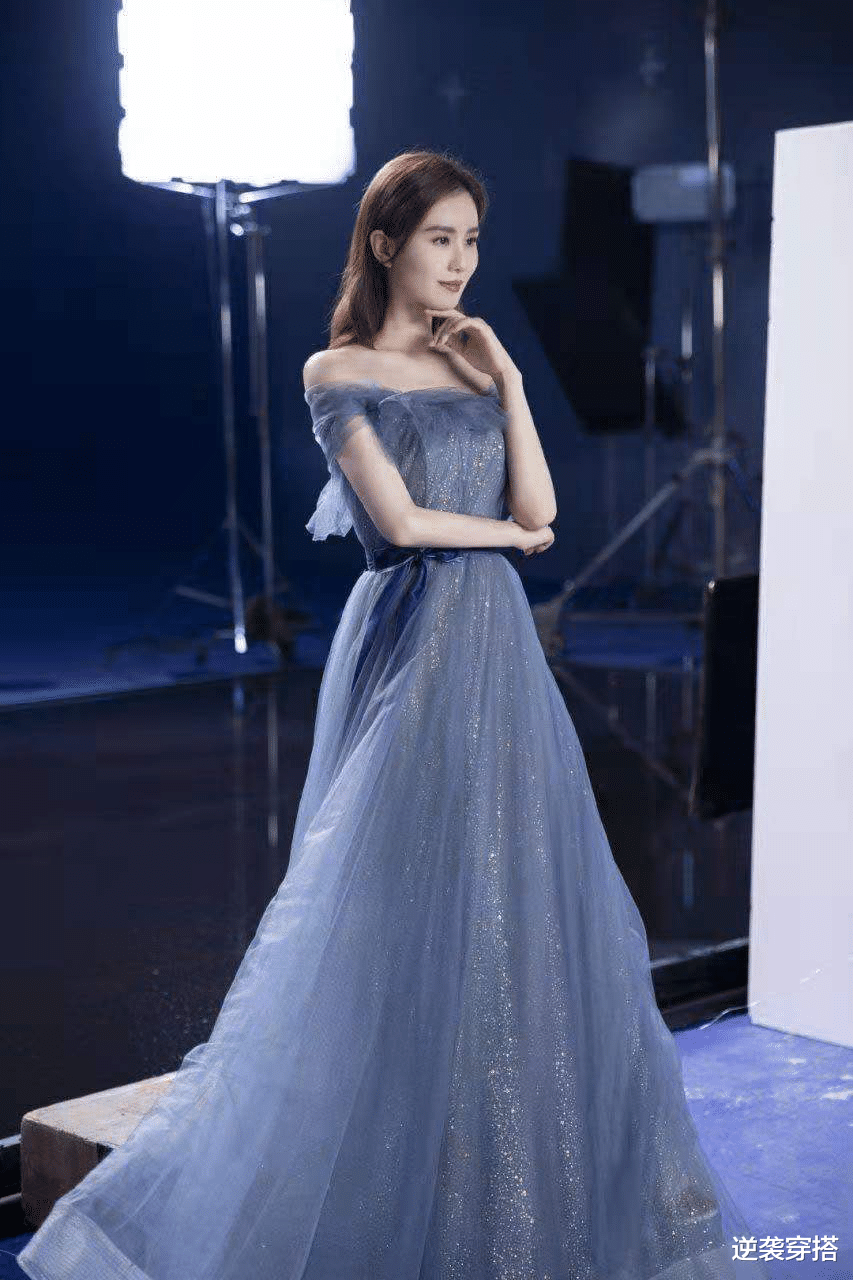 刘诗诗|刘诗诗把“星空裙”带火了，抹胸设计衬托出白皙肌肤，优雅又高级