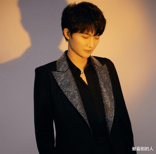 周深|周深优秀，获全球华语流行音乐金曲榜三项超级大奖提名，期待