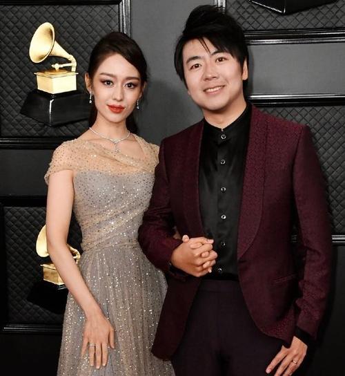 好物官|吉娜晒出的\"宝藏\"精华液,价格曝光后遭疯抢,张嘉倪:我也在用