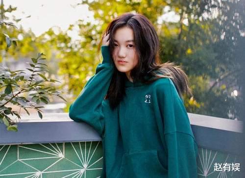 李嫣|李嫣摘掉“兔唇女孩”的标签，3次手术很成功，15岁像极了王菲