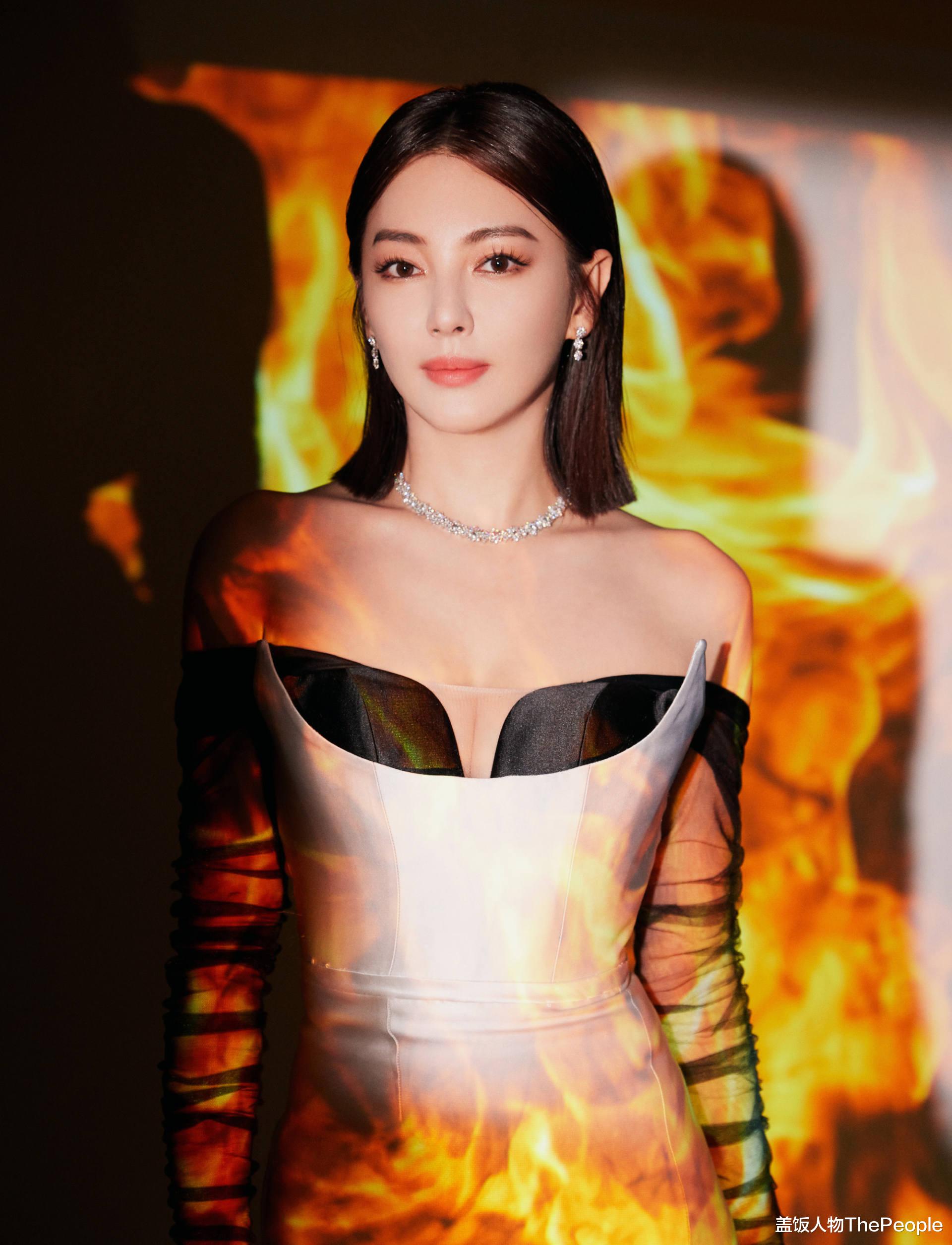 修图|明星百万修图师名副其实？有的技术堪比“换头”，有的却越修越丑