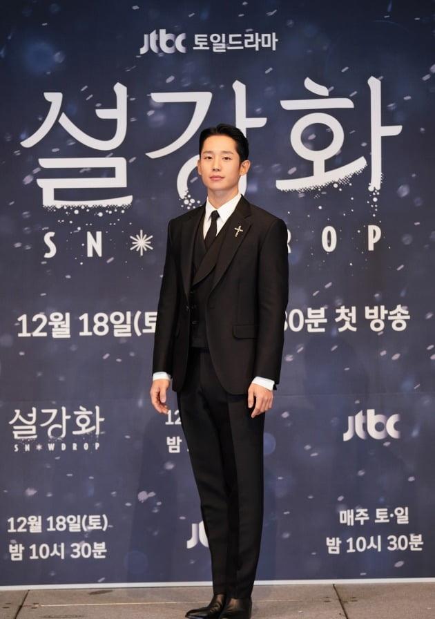 丁海寅|《雪降花》举行发布会，丁海寅、BLACKPINK智秀甜蜜对视引热议！