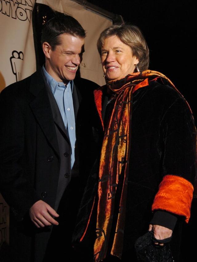 |好莱坞大牌男星们和他们的妈妈在一起的开心、甜蜜的合照