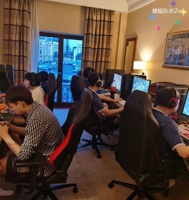 安一妈妈学育儿|Dota2：万事俱备只欠东风！CN军团全员抵达罗马尼亚，水友：加油