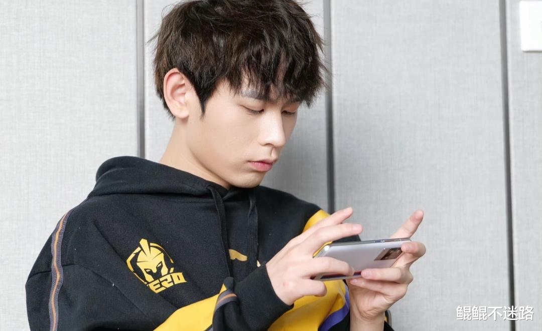 教练|南京Hero中上辅助太拉垮,BP连解说都看不懂,大概率会提前放假