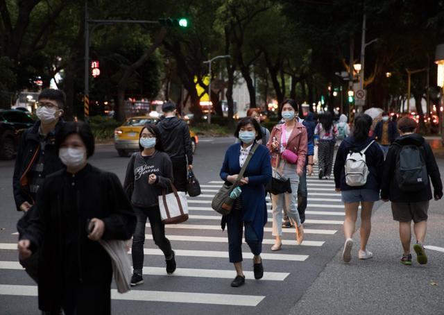 张萍解读 单日新增333例！台湾疫情告急民进党死性不改，岛内民众求助大陆