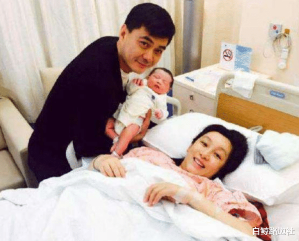 秦海璐|秦海璐一家开300万豪车游玩,6岁儿子罕见露面,手戴鸽子蛋钻戒