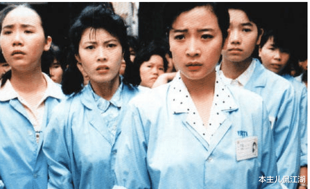 林依晨|陈小艺：23岁爆红，和老公分居11年，41岁“出轨”小9岁导演