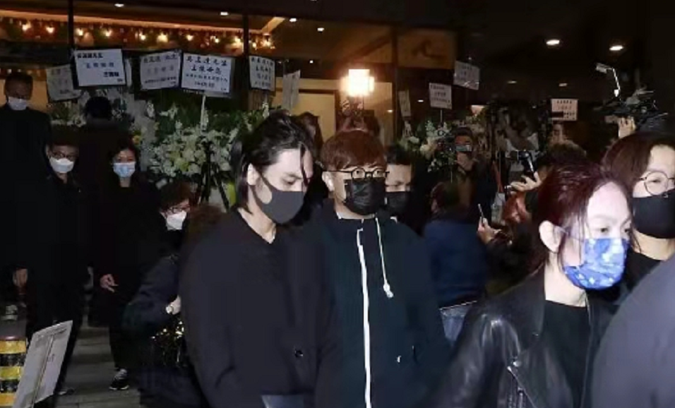 余香凝|吴孟达告别仪式！17岁儿子力压姐姐挑大梁，第二任妻女却遗憾缺席