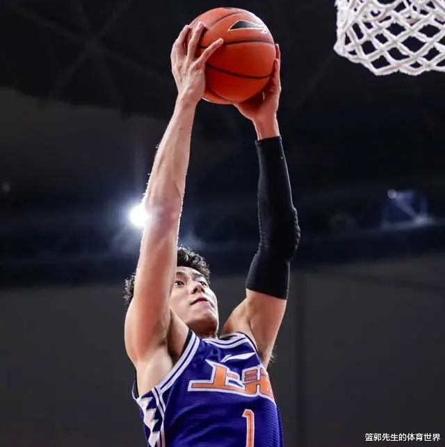 鲁宁|9分钟！6中1得4分！国产东契奇还是不稳定，冲击NBA太难了