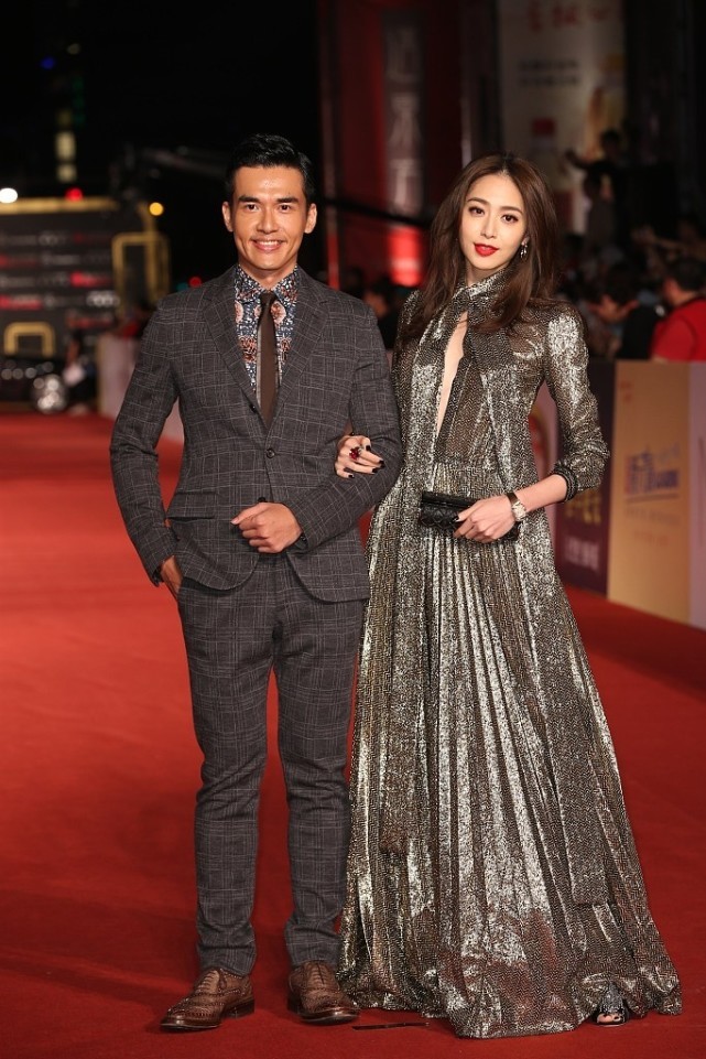 穿衣搭配|根据围度选裙子，白歆惠和张梓琳穿同款礼裙，身材差别挺明显