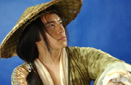 陈思铭|从选秀冠军到童年白月光“无花”，出道17年没火的他，还跟肖战合作过三次