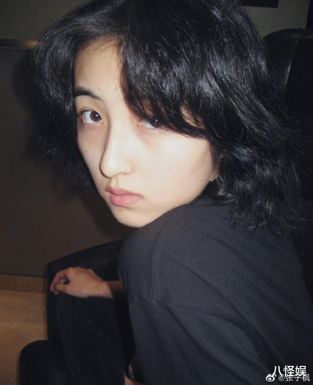 夏梦|夏梦晒期末演出照，周奇焉栩嘉齐出镜，张子枫素颜站边缘好低调