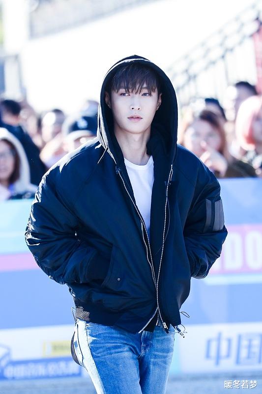 张艺兴|粉丝也是一个圈，一个偶像的侧翻拉起了全网粉丝的担心