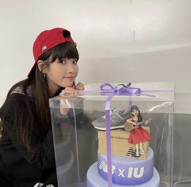 iu|IU新发型曝光 妹妹头齐刘海像是小女孩