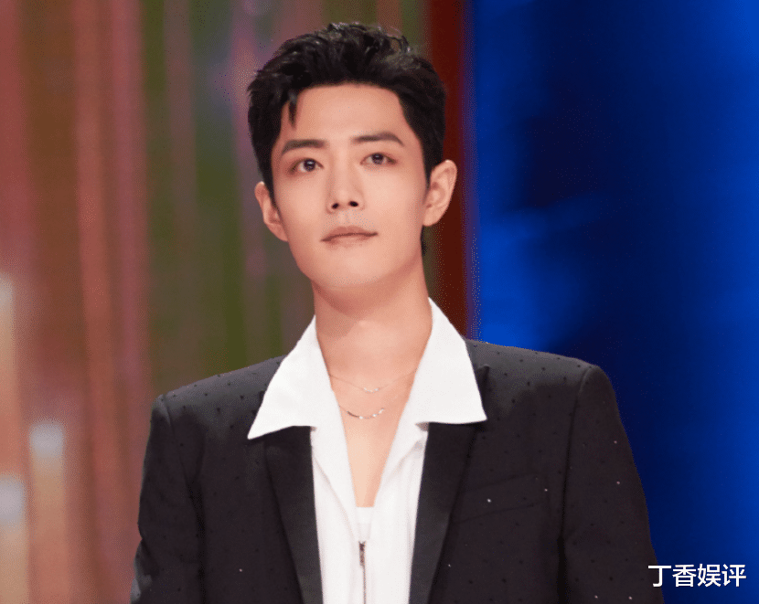 肖战|肖战与女艺人聚餐照被曝，泄露行程店铺发文道歉，评论区炸了锅