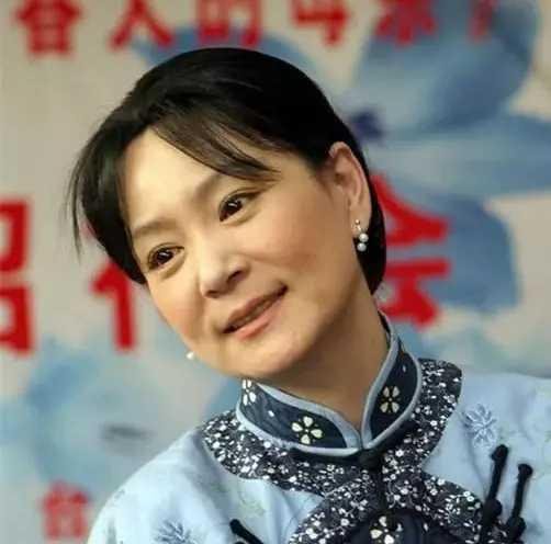 娱乐圈|娱乐圈“苦瓜脸”女明星，往这儿一站感觉就是个有故事的