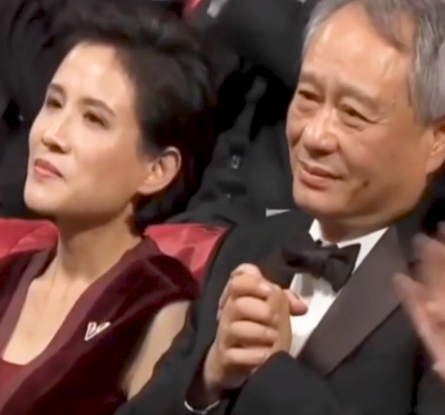 巩俐|第55届金马奖晚会上，巩俐为何拒绝颁奖，张艺谋的做法让人敬佩