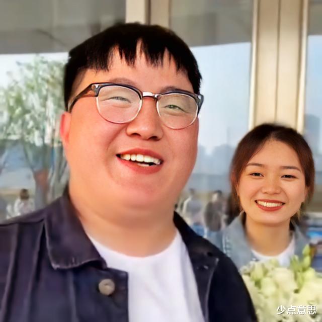 少点意思 河南：男子为在520领证，头晚9点就去排队：想当第一对，怕排不上