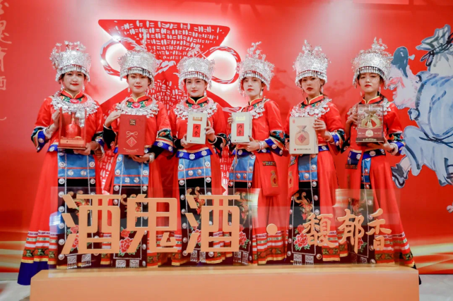 红狐视频 《馥郁香型国标》颁布，业内“黑马”酒鬼酒晋身价值“白马”