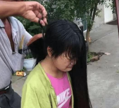 发型|初中生发型标准出炉，男生接近光头女生丑出新高度，苍天饶过谁