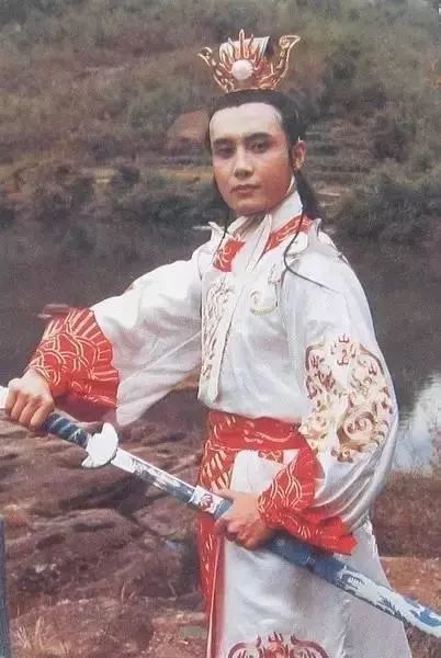 王伯昭|《西游记》最贵演员白龙马，曾被张卫健揍到住院，如今在南京卖卤菜