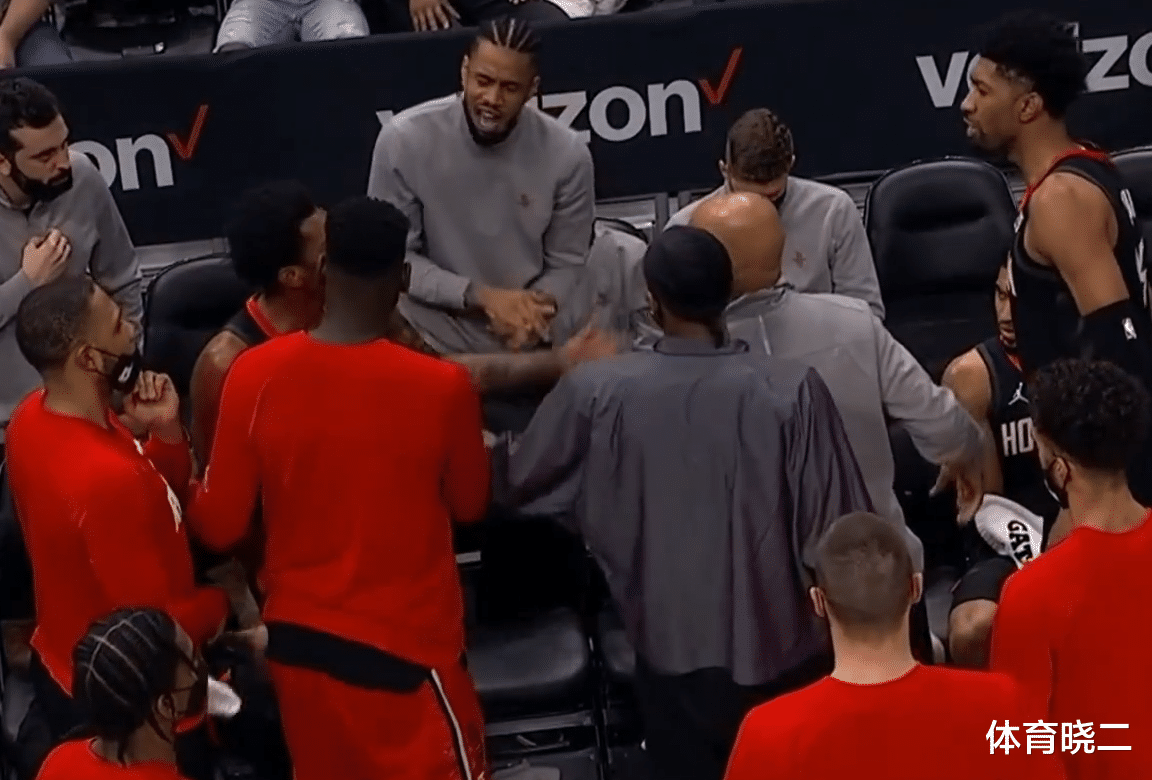 火箭隊|隊友吵架！火箭兩大主力替補席互罵引內(nèi)訌，杰拉德格林連忙勸阻