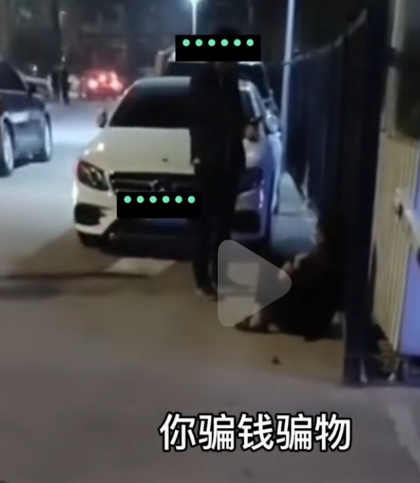 近日,一女子被一男子拦在街头的事件在网上走红