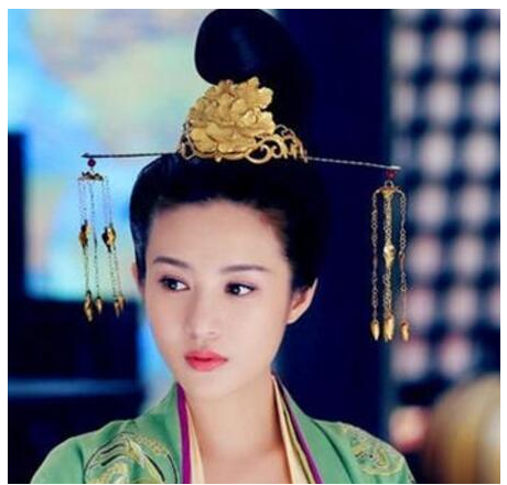 邬靖靖|她出道便被姑父捧为女主，姑父另结新欢后，她也沦为了十八线演员