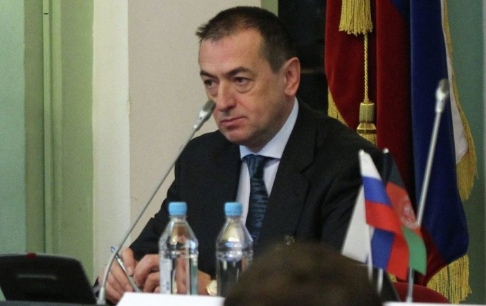 小朱聊育儿|塔利班承诺和平解决冲突，俄代表忍不住当场笑场，令白宫暴跳如雷