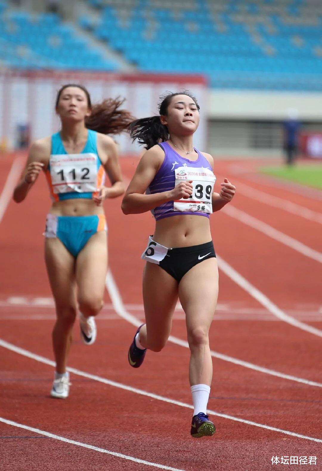 梁小静|11秒43！23岁中国田径女飞人首秀夺冠 00后双胞胎姐妹包揽亚季军
