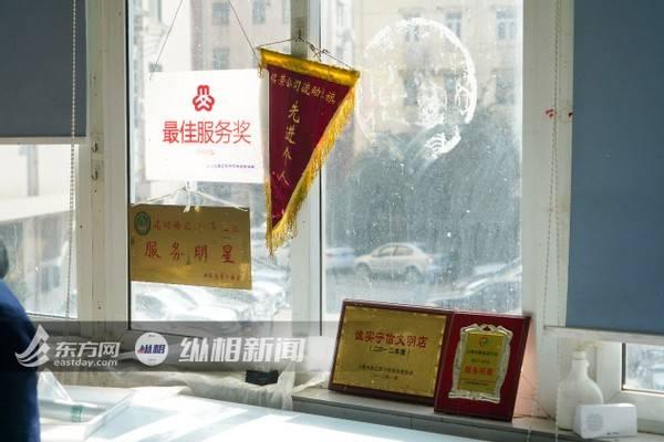 纵相新闻 春节里的菜场，不回乡的菜贩