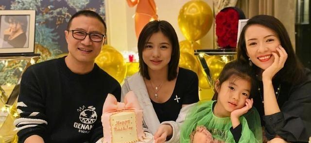 杨洋|章子怡低调现身滑雪场，素颜皮肤细嫩面色红润，身边不见老公汪峰