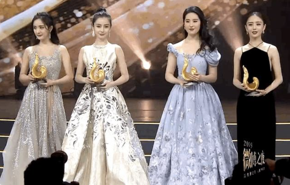 唐三|刘亦菲减肥成功穿深V网友怒赞，杨紫一甩浮肿美出新高度