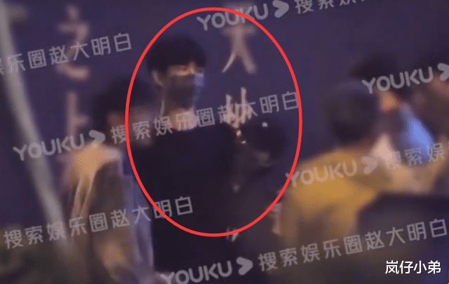 于朦胧|33岁内地小生疑似恋情曝光,二人街头举止亲密,上演最萌身高差!