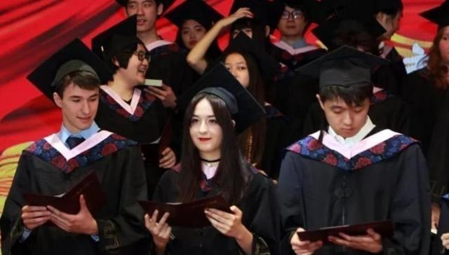 爱国|清华北大的沉默：留学生们的“学成不归”，到底问题出在哪？