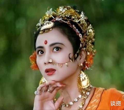 李玲玉|58岁“玉兔精”李玲玉晒与儿子出游照，美腿抢镜，混血儿子堪比明星