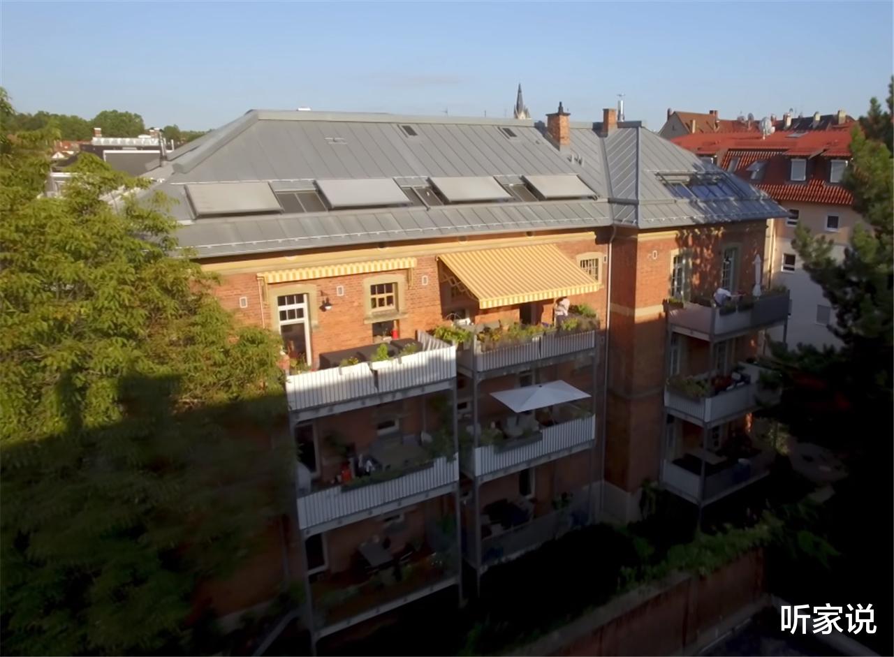 他买下废弃监狱，在150㎡原牢房中一住就是14年，网友：也是服气