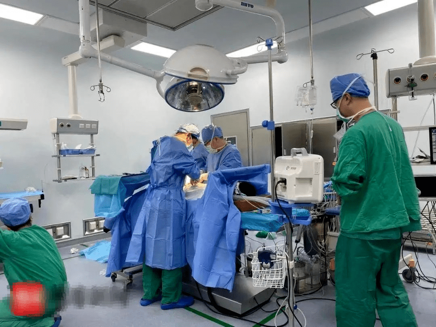 GirlDaily 15岁孩子生吞刀片，医生肛门掏粪取出！母亲冷漠称：养着还不如死了？