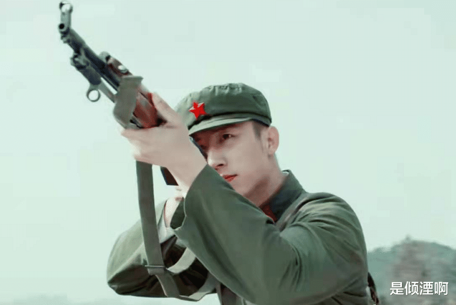 小姐姐|肖战新剧《王牌部队》空降来袭，看到“李云龙”后：不火都难！