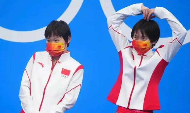 申屠之霜|第33金！女子10米跳台包揽冠亚军，全红蝉3次满分，陈芋汐银牌