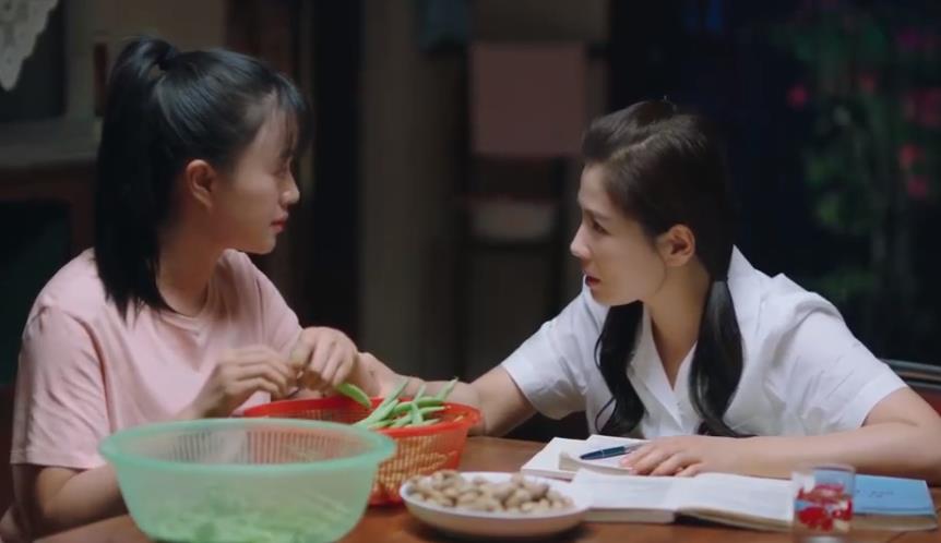 花匠小美 43岁刘涛演“高中生”，扎双马尾穿学生装，状态却是骗不了人的
