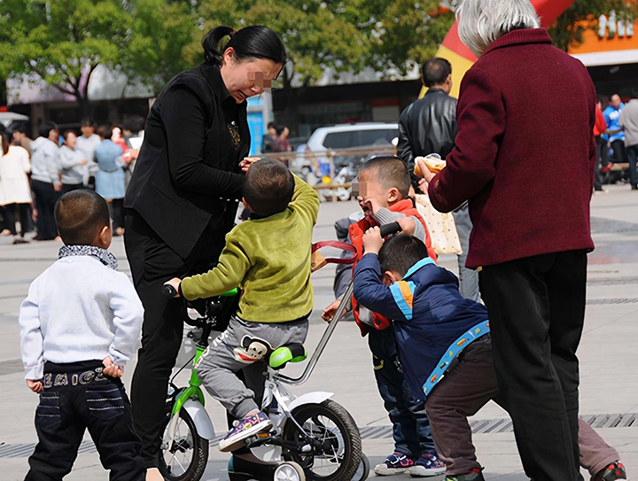 两口育儿|人到60之后，和子女相处时做到这两点，晚年才能更幸福