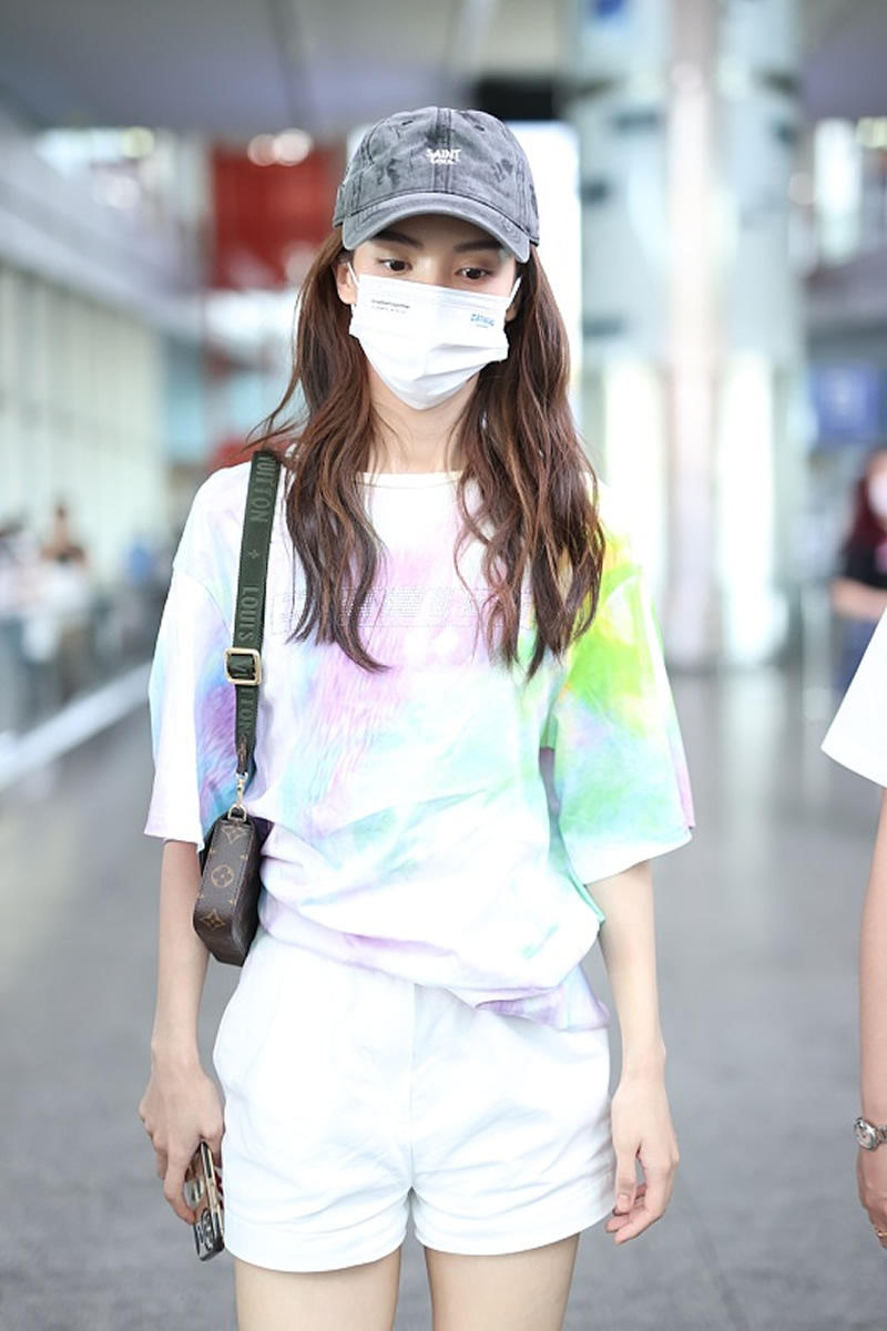 红珊瑚me|金晨真是个宝藏女孩，T恤配短裤也能穿得这么好看，舒适又时尚