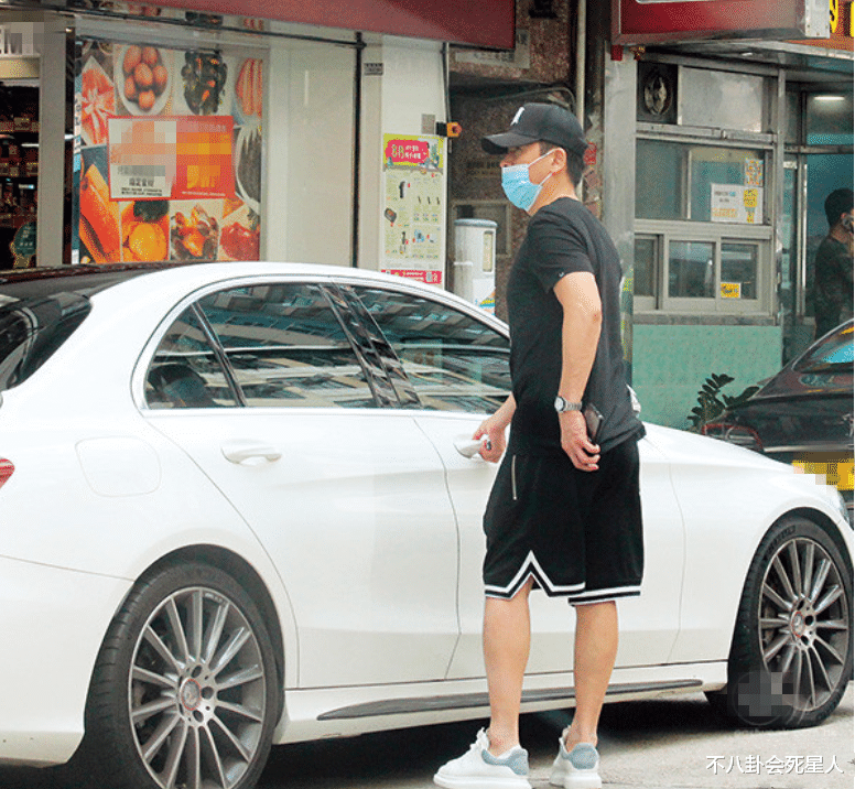 电影|香港艺人内地捞金群像：4年赚千万回香港买豪宅，一次直播赚6万