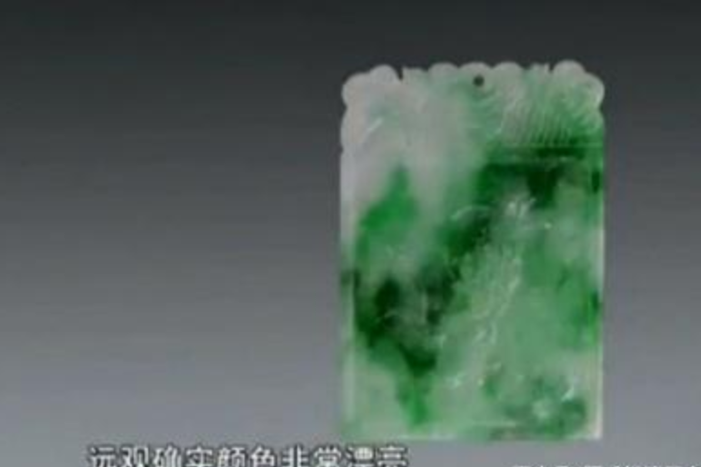 女子商场抽中一等奖,带大翡翠鉴宝,专家一看脸色立马变了