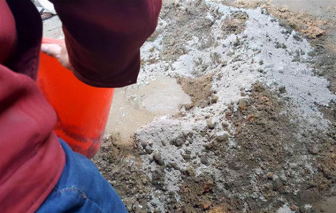 粉墙抹灰中掺了“砂浆王”就是在“毁墙、毁瓷砖”,这是真的吗?