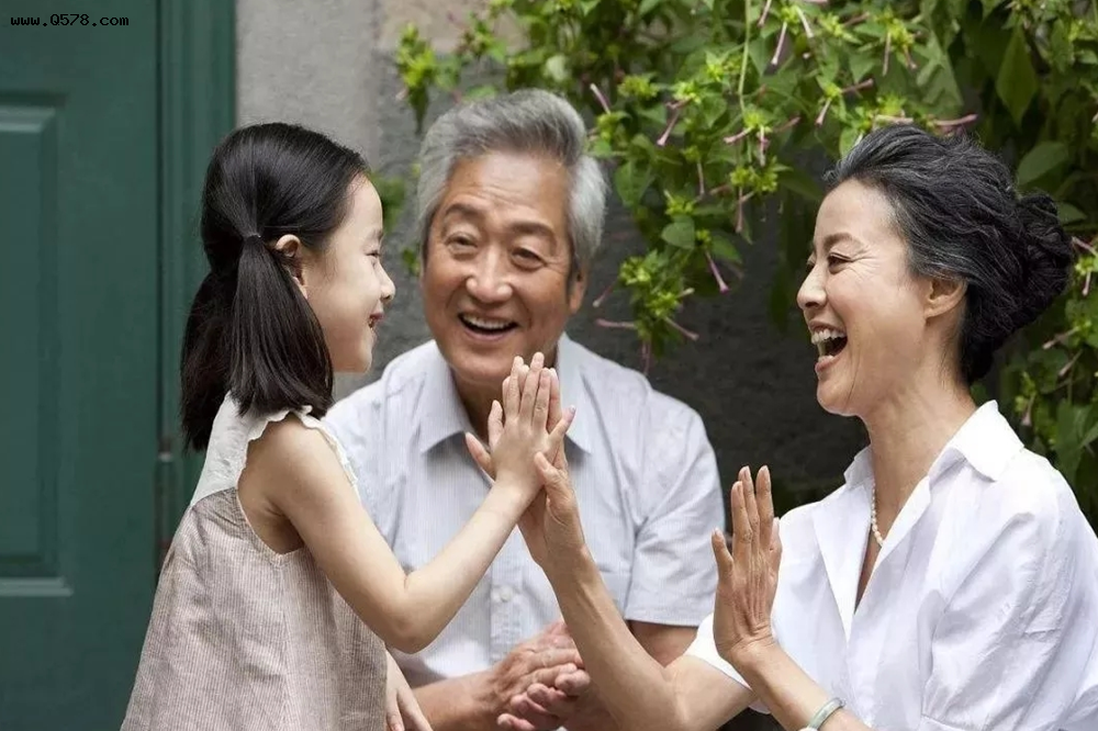 菁妈育儿|二胎儿子随母姓,引发家庭大战夫妻闹离婚,律师:法律支持跟妈姓